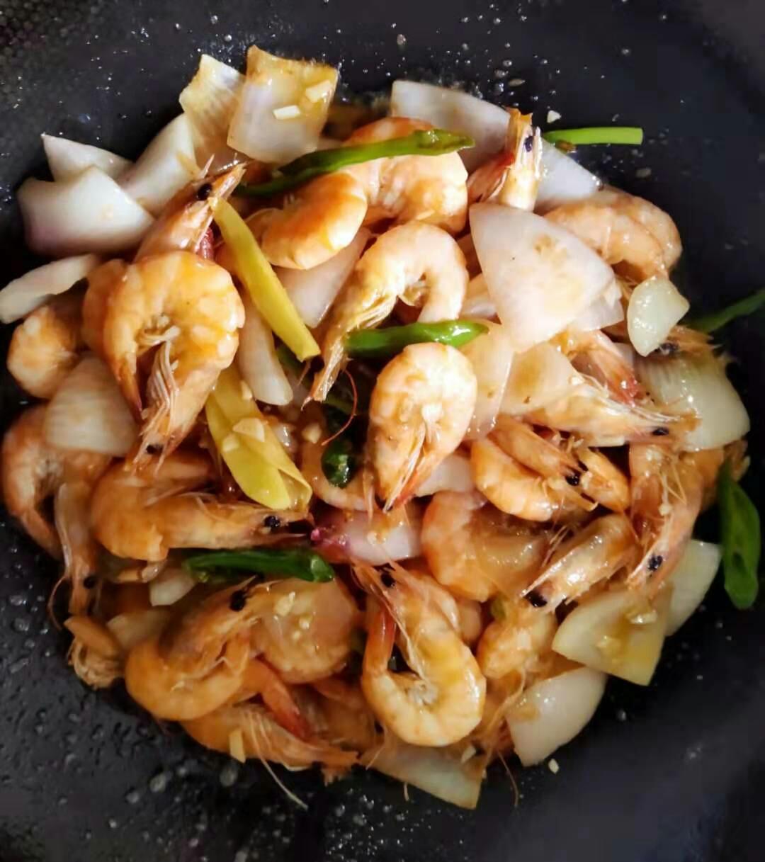 基围虾炒洋葱的做法 步骤7