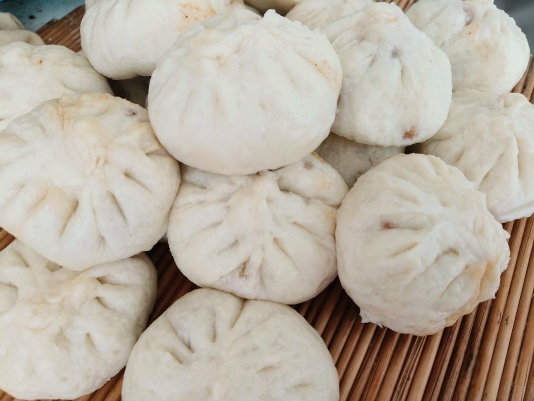 鲜美多汁的洋葱牛肉包子