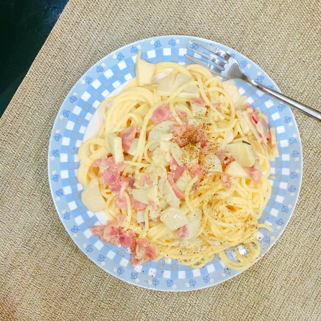 白蘑菇奶油培根意面