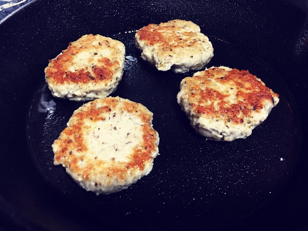 香菇鸡胸肉饼（减脂增肌必备）