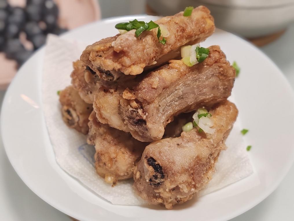 炸蒜香排骨
