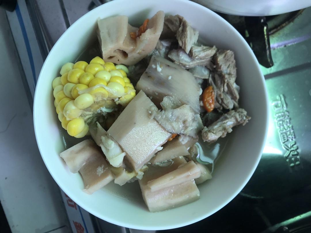 莲藕玉米排骨汤