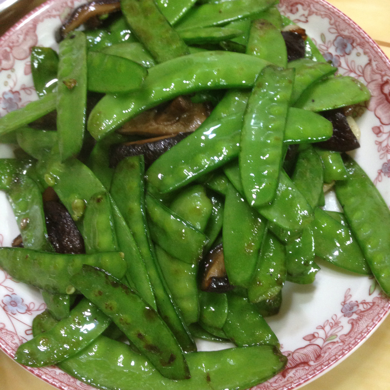 荷兰豆炒香菇