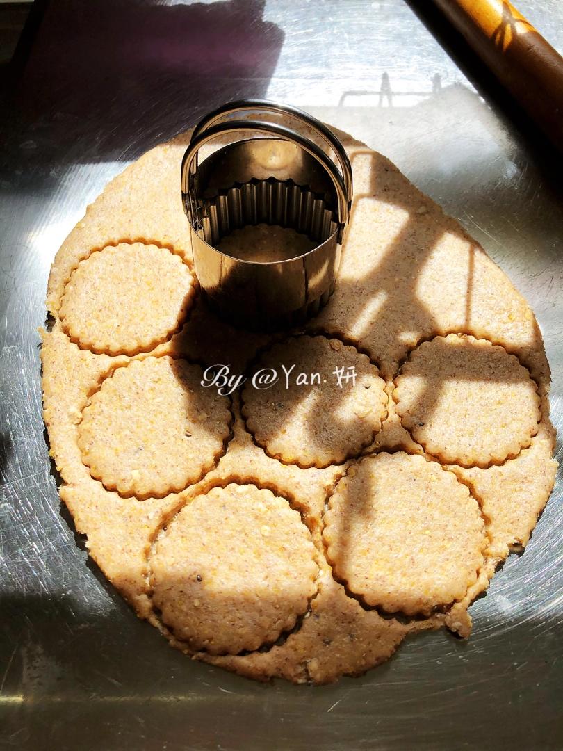 代餐纯粗粮苏打饼干低碳水减肥可以吃的小零食（减肥零食）