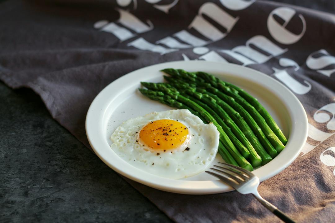 海小绵做的蛋蛋香气之芦笋煎蛋