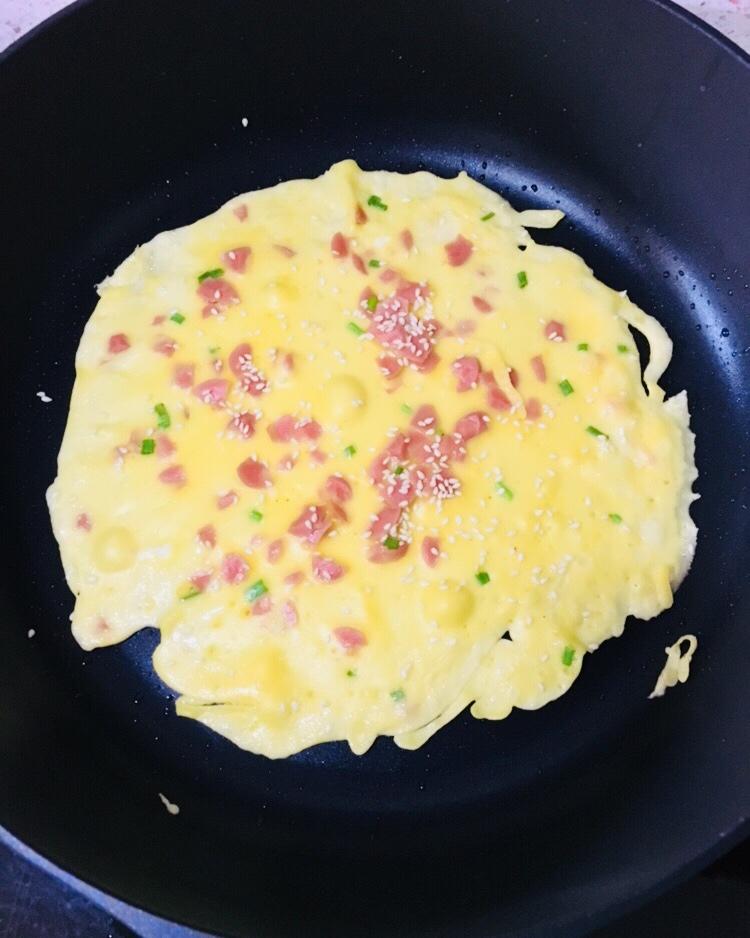 火腿肠葱花鸡蛋饼