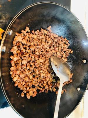 简单好吃的牛肝菌焖饭的做法 步骤4