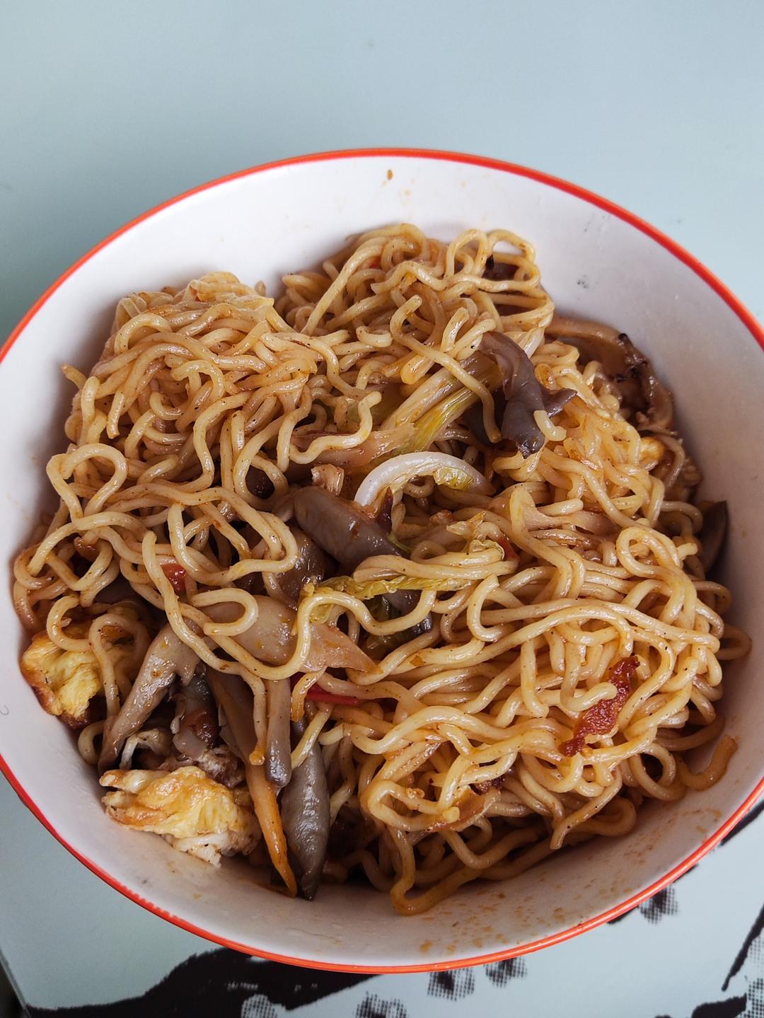 秒杀路边摊的炒方便面