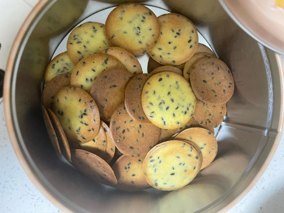 小时候的味道 — 芝麻鸡蛋薄脆饼干