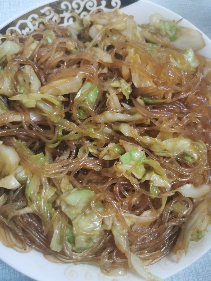 最近爱吃粉丝粉条～包菜炒粉丝