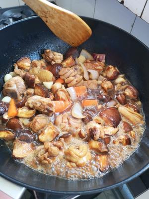香菇炖鸡腿肉的做法 步骤9