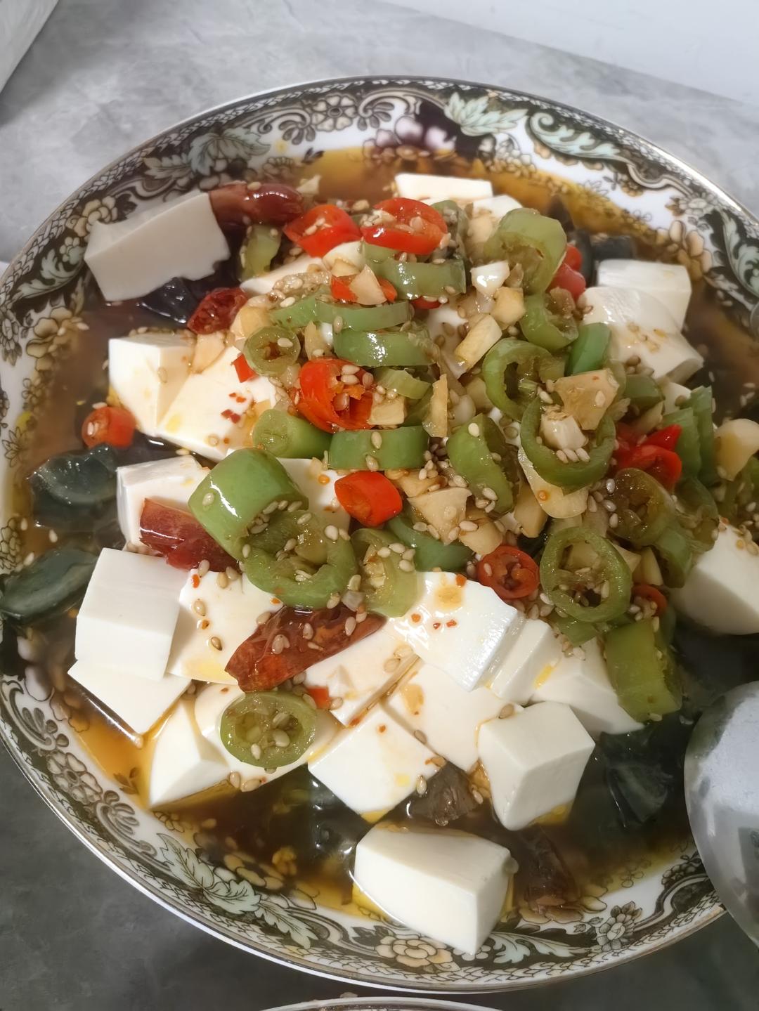 皮蛋拌豆腐