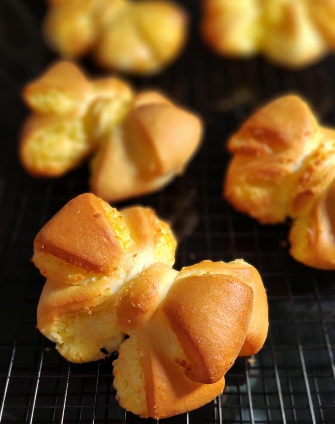 如棉花般松软的海苔肉松面包