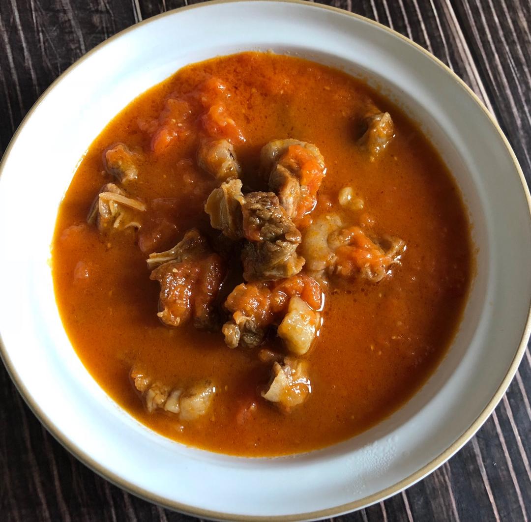 汤浓肉嫩的番茄牛腩，牛腩软烂秘法