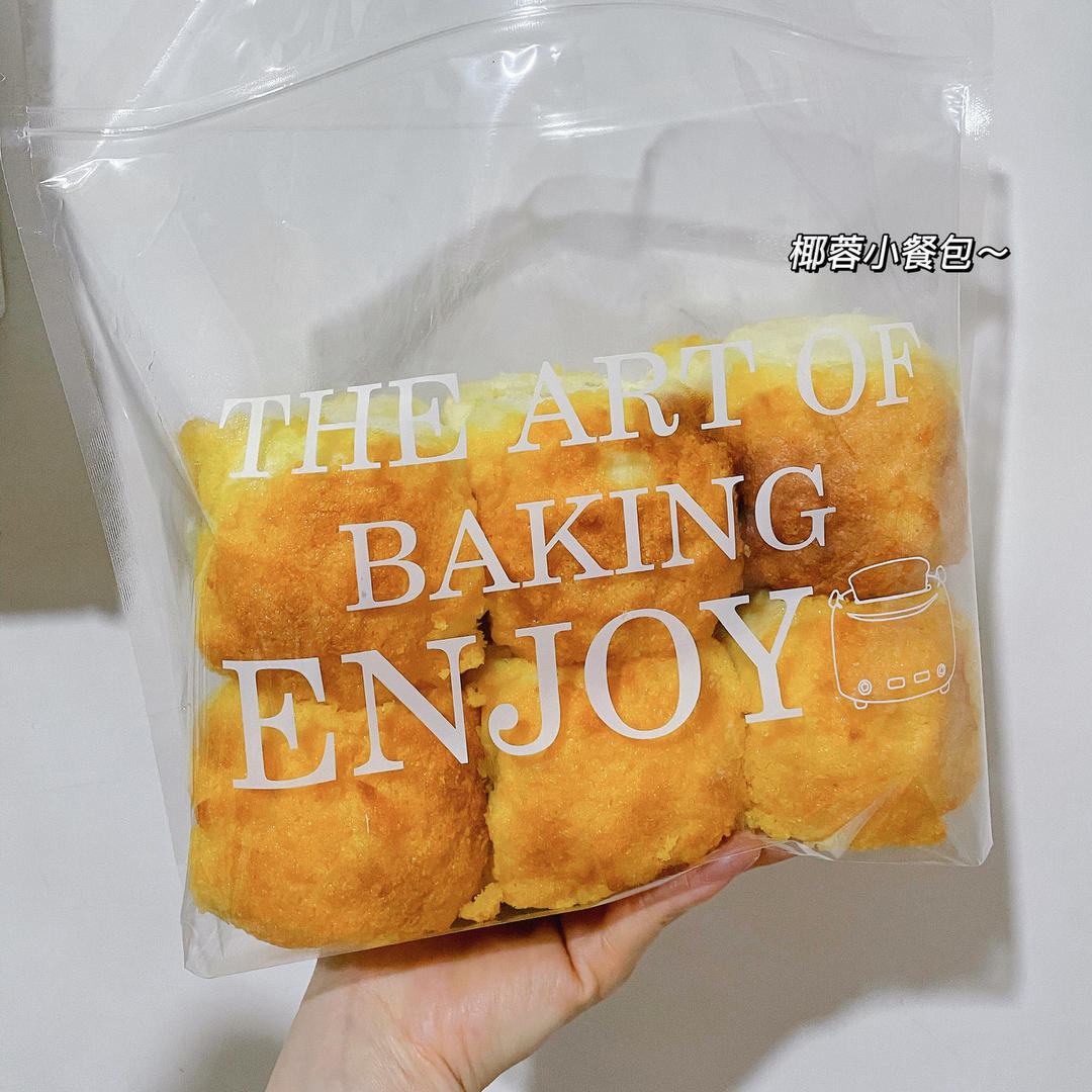 椰蓉小餐包。柔软拉丝，椰香浓郁