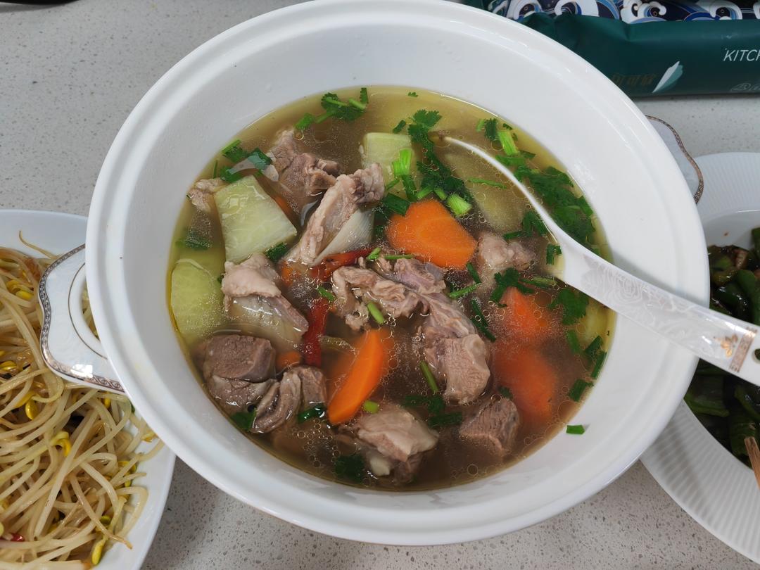 清炖滋补羊排汤