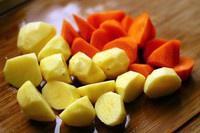 胡萝卜土豆炖排骨的做法 步骤2