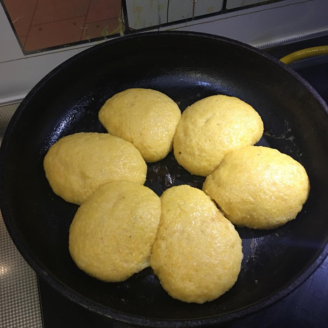 玉米面小饼子
