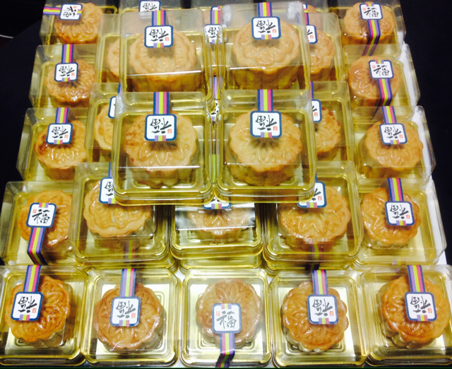 广式蛋黄莲蓉月饼
