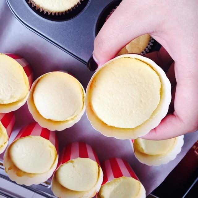 戚风杯子蛋糕^_^不开裂不回缩喔～