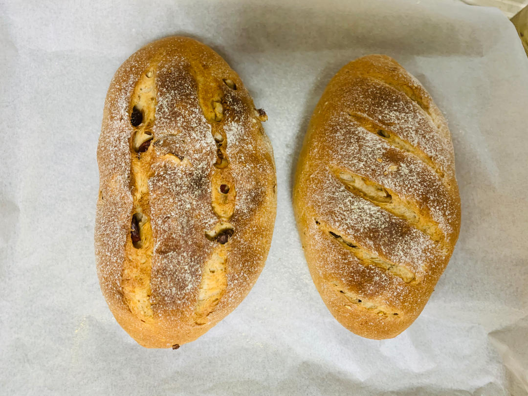 全麦蔓越莓核桃软欧包