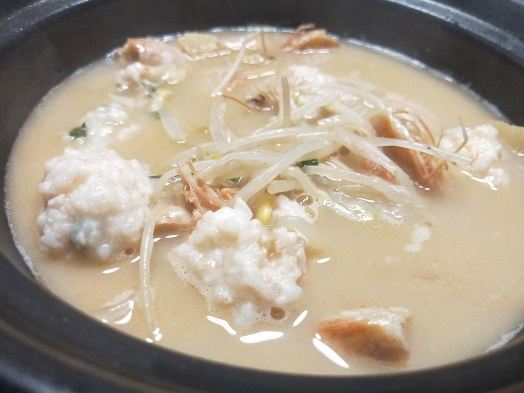 宝宝营养餐——鲜得掉眉毛的虾滑豆芽汤的做法