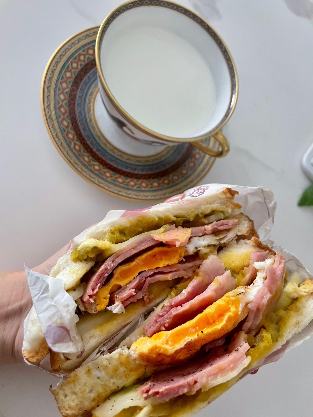 简单易做的营养早餐三明治的做法