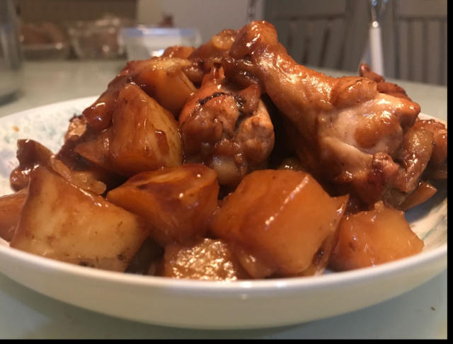 土豆炖翅根