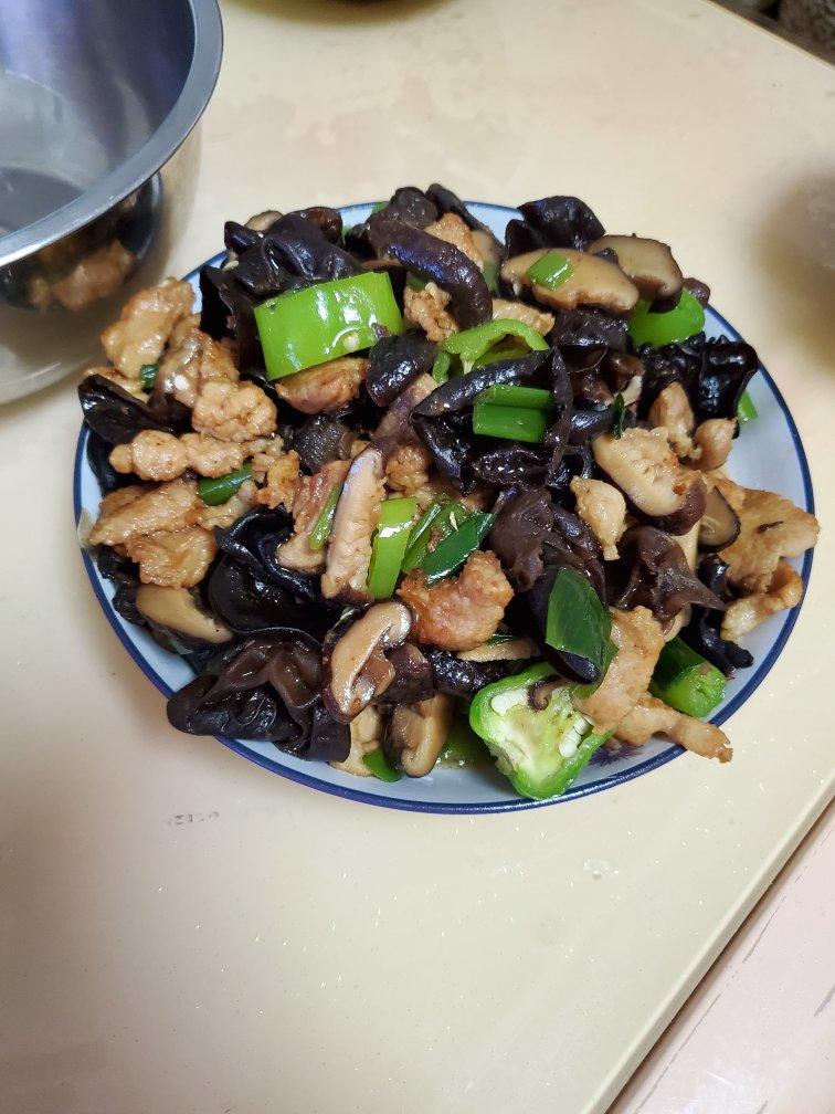 香菇木耳炒肉