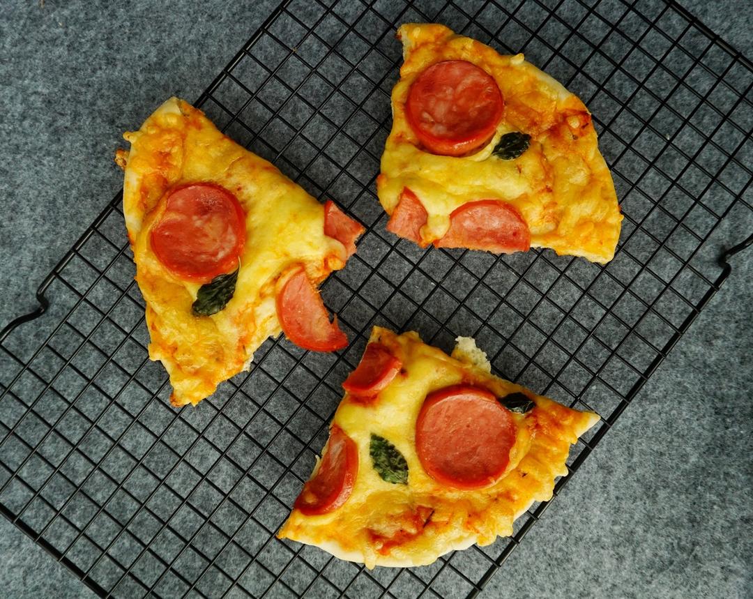 萨拉米薄底披萨 Salami Pizza