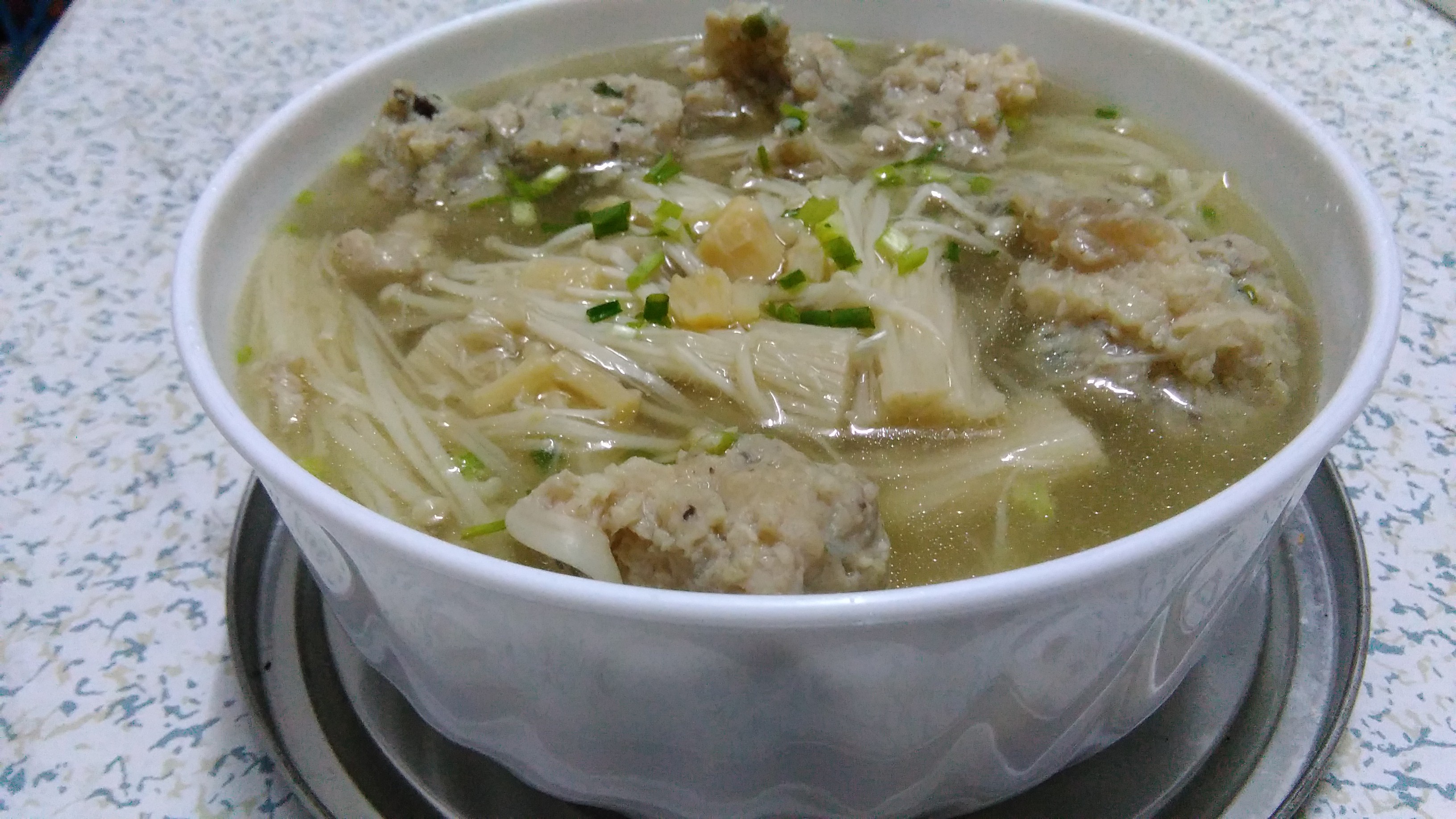金针菇肉丸汤