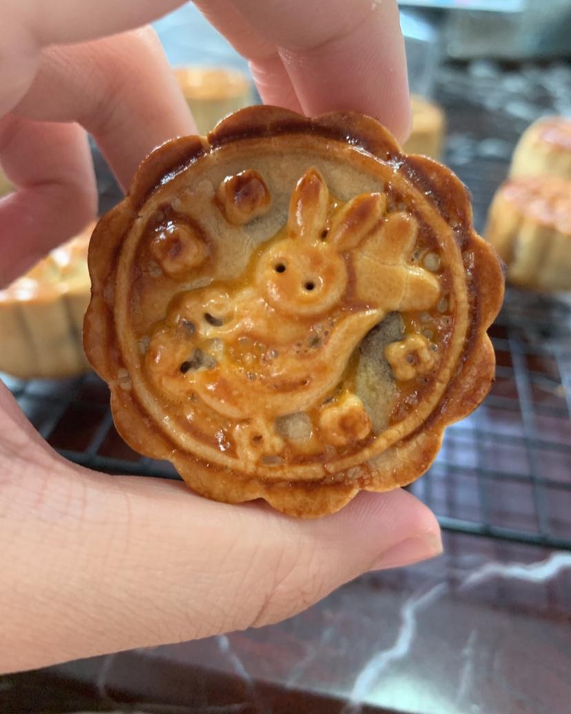 广式蛋黄莲蓉月饼
