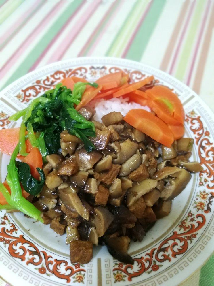 洋葱酥卤肉饭