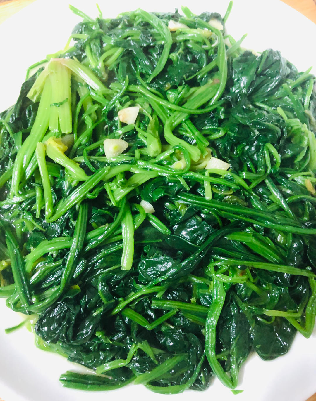 不涩口又嫩的清炒菠菜