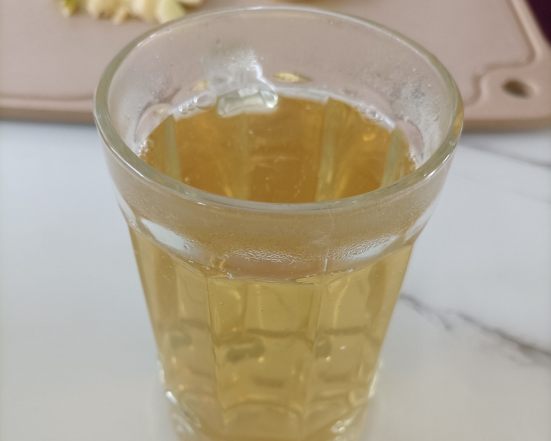 冷热皆宜的白桃乌龙茶，鲜制无添加无香精的才香的做法 步骤2