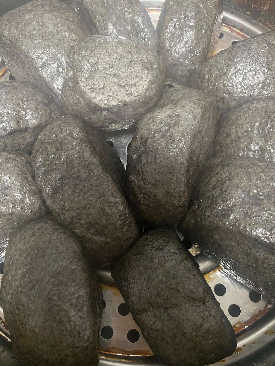 香到隔壁邻居来敲门❗️黑芝麻馒头