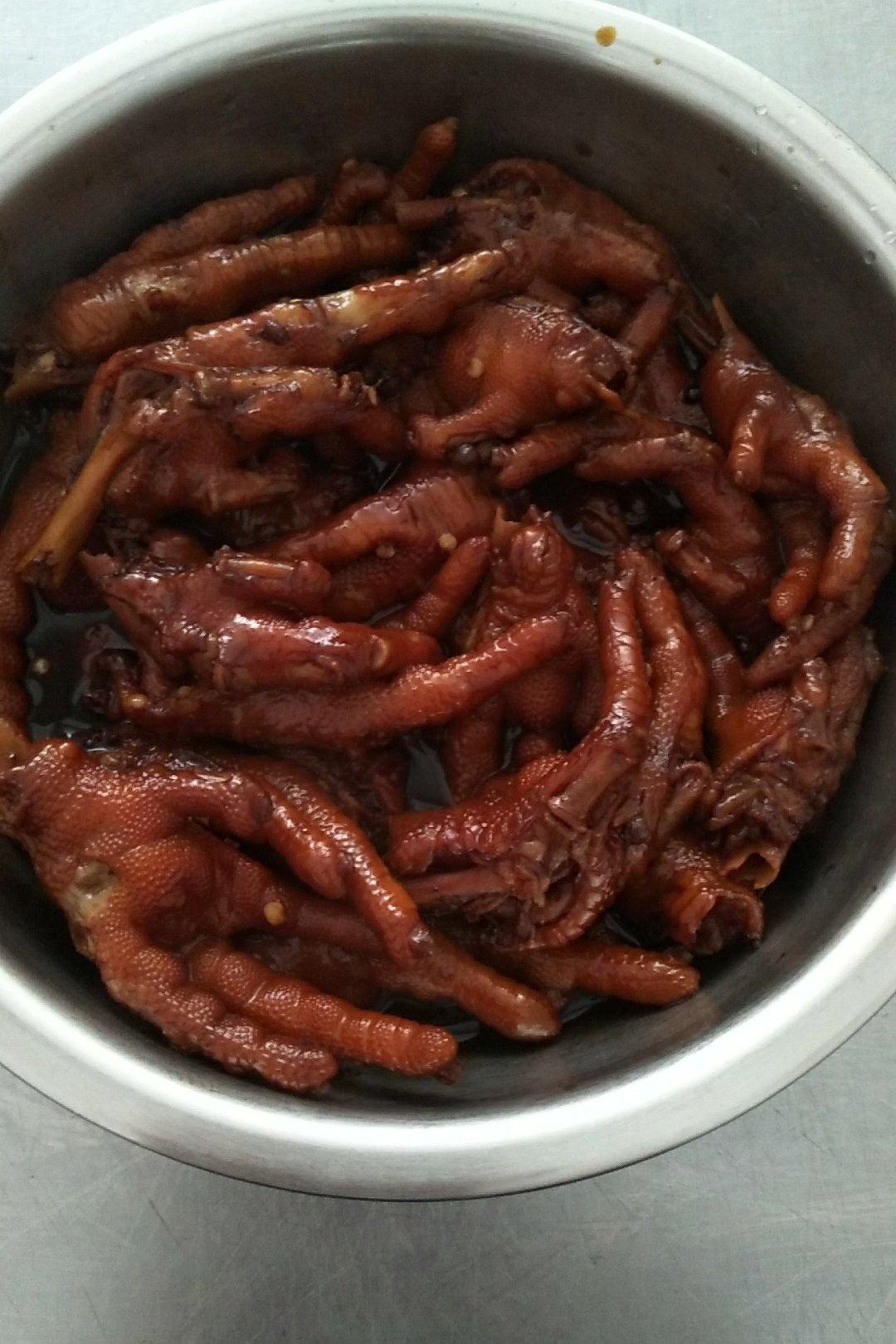 秋日大懒猫做的香辣卤鸡爪