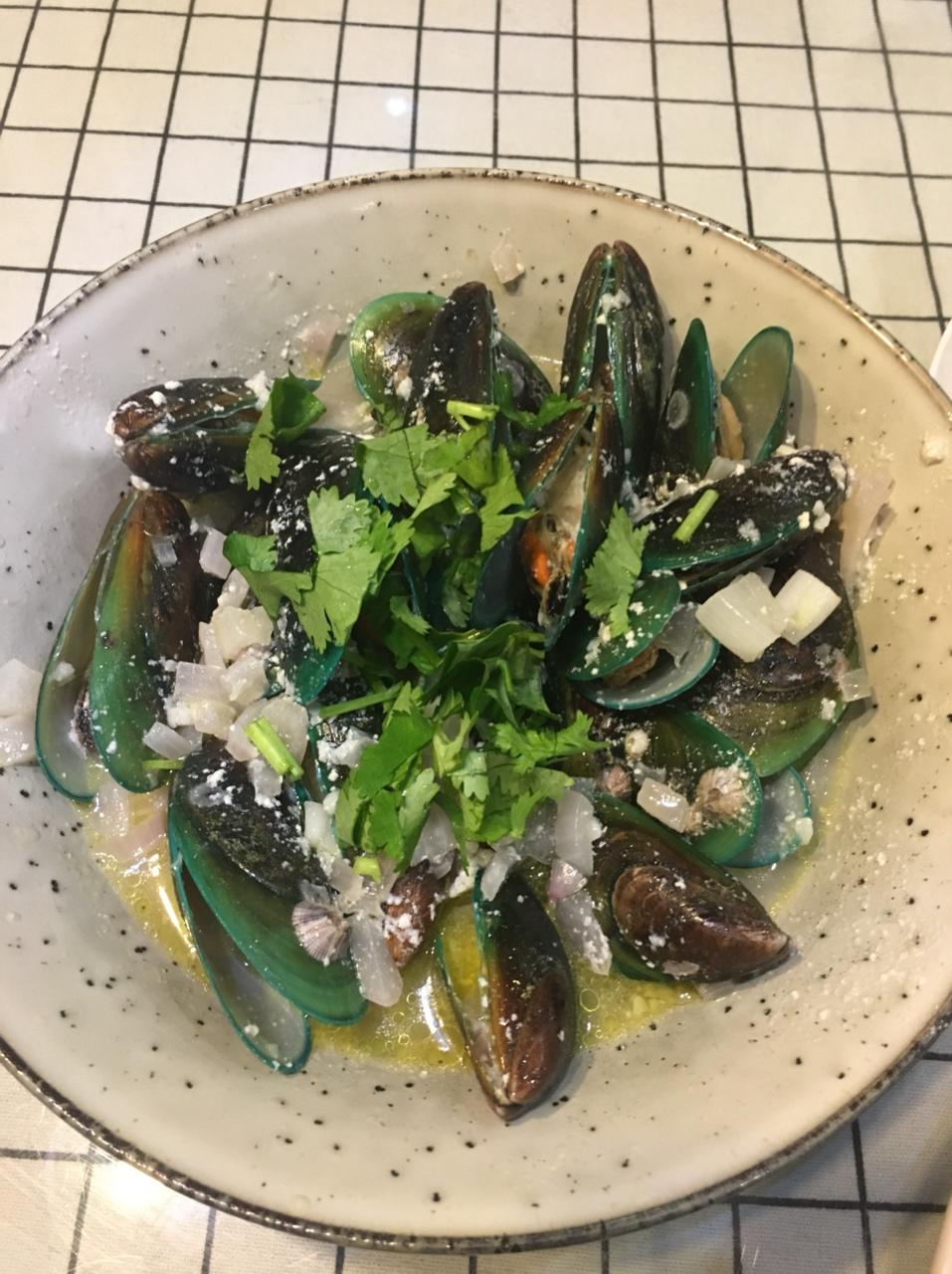 Steamed mussels with wine and cream 法式奶油青口贝