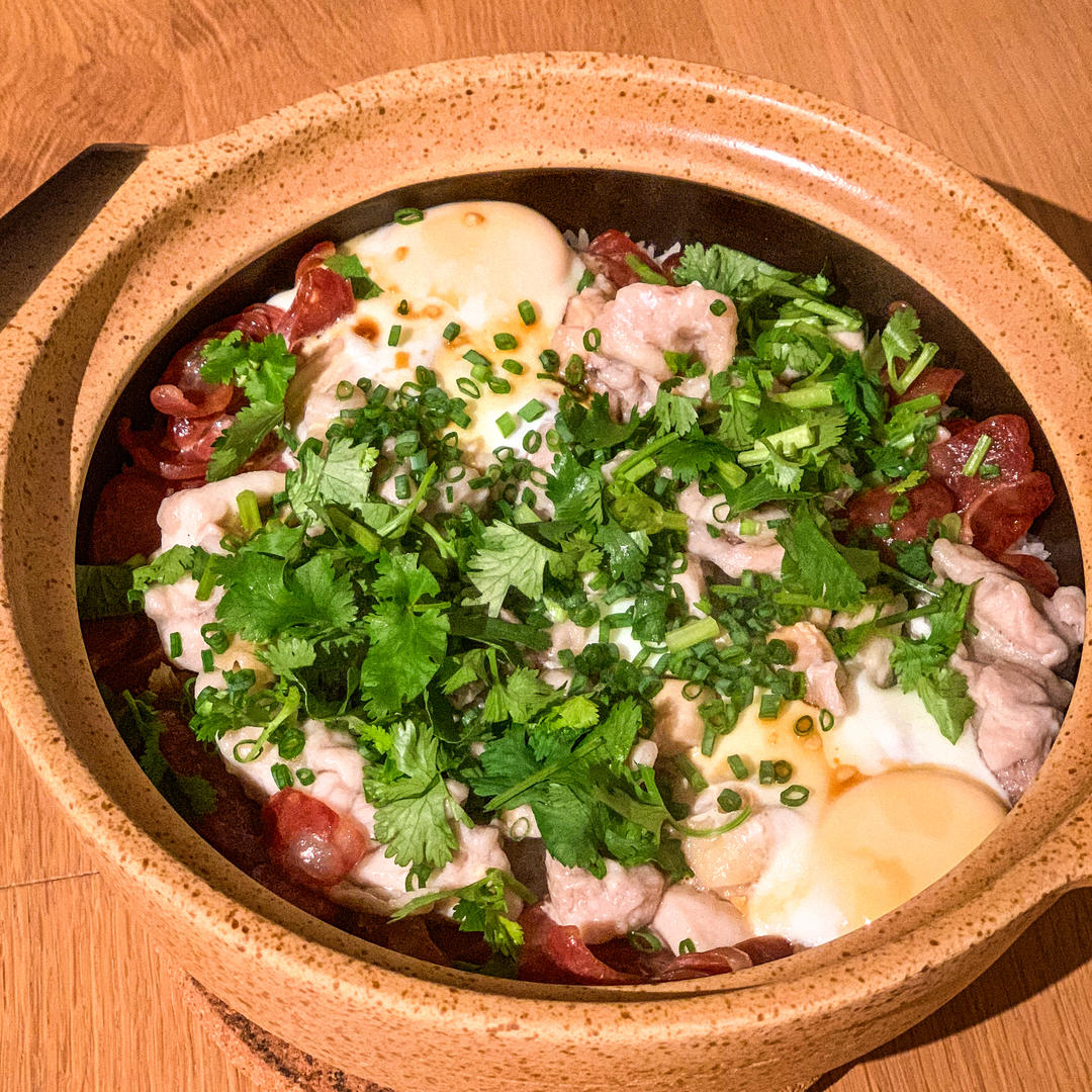 保姆级的「腊味煲仔饭2.0」加强版来了，地道老广味～