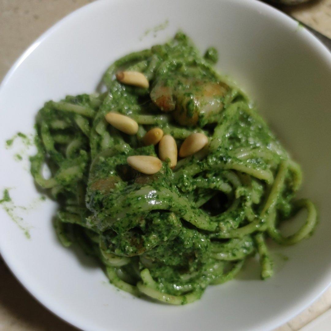 奶香菠菜虾仁意面