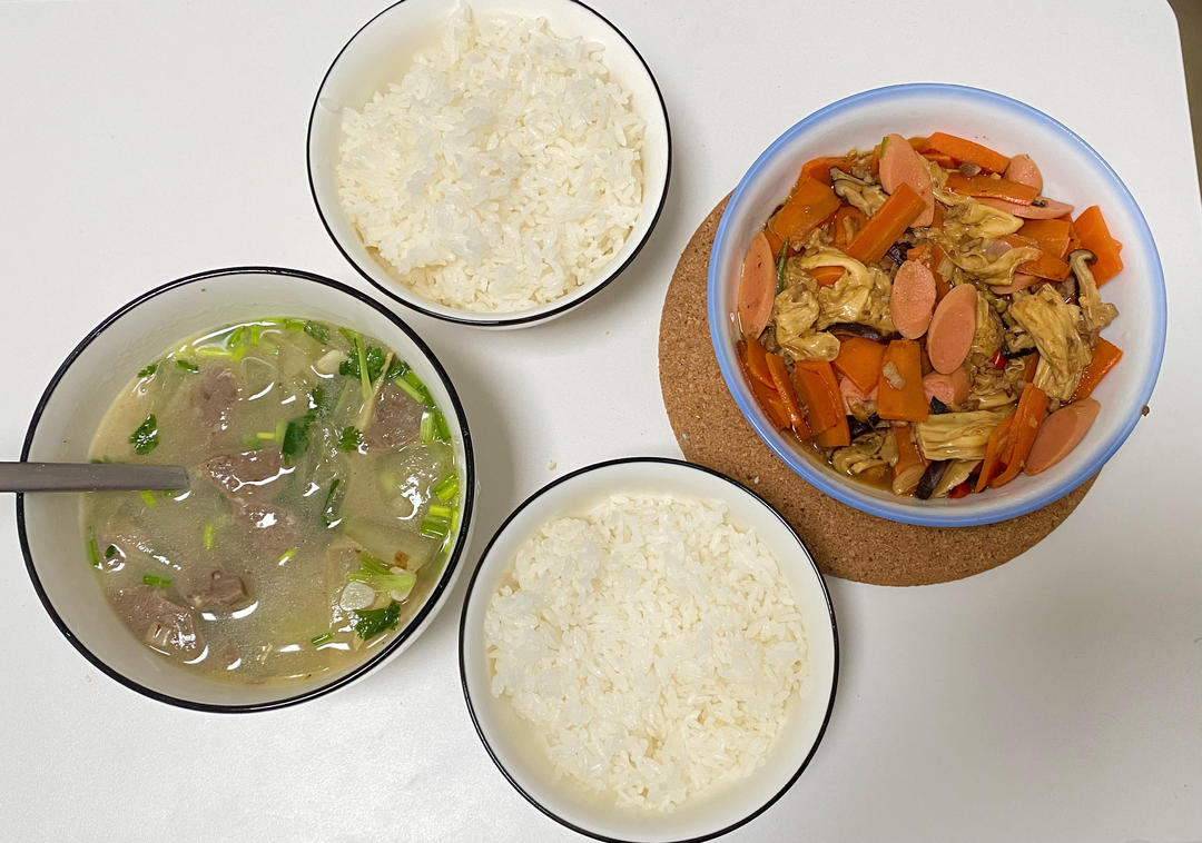 简单又好吃，米饭杀手！香菇胡萝卜炒腐竹
