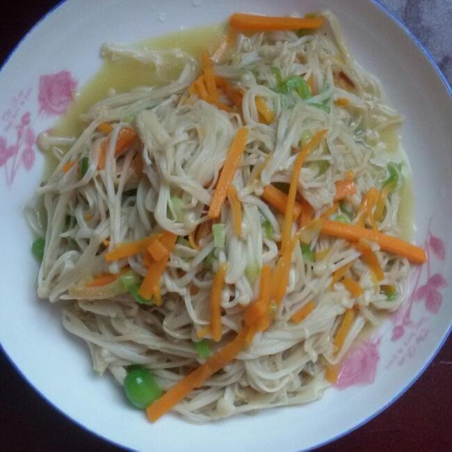 青椒炒金针菇的做法