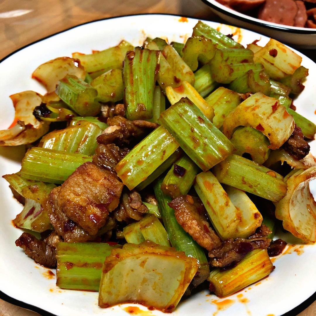 芹菜炒五花肉
