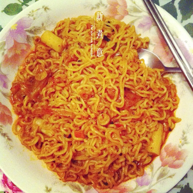 正宗韩国泡菜年糕方便面