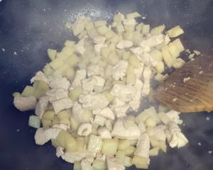 土豆鸡胸肉的做法 步骤4