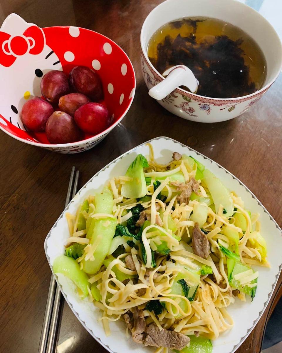 青菜肉丝炒面