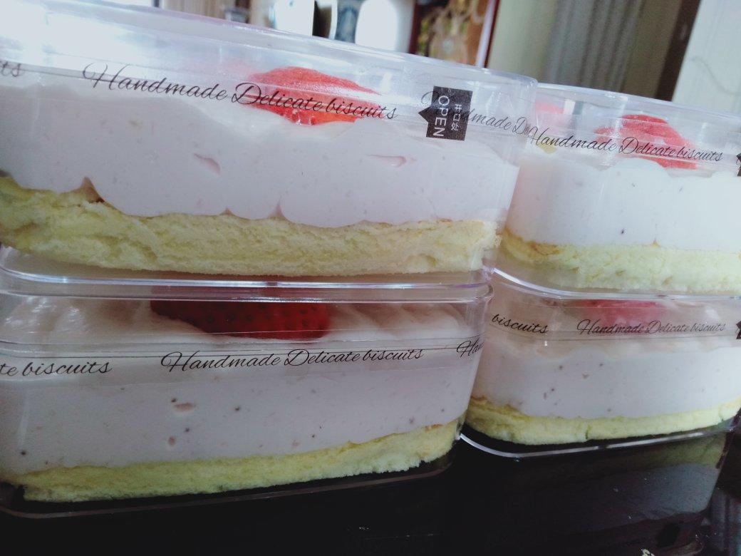 巧克力草莓慕斯蛋糕