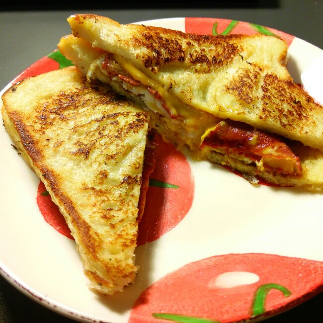 咸火腿鸡蛋煎三明治