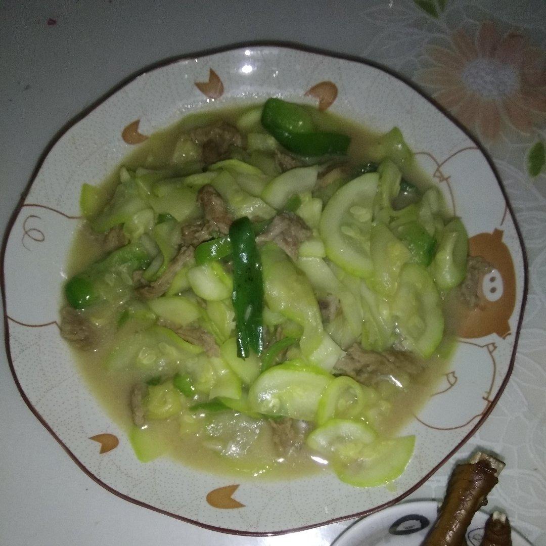 青椒肉丝炒生瓜（西葫芦）