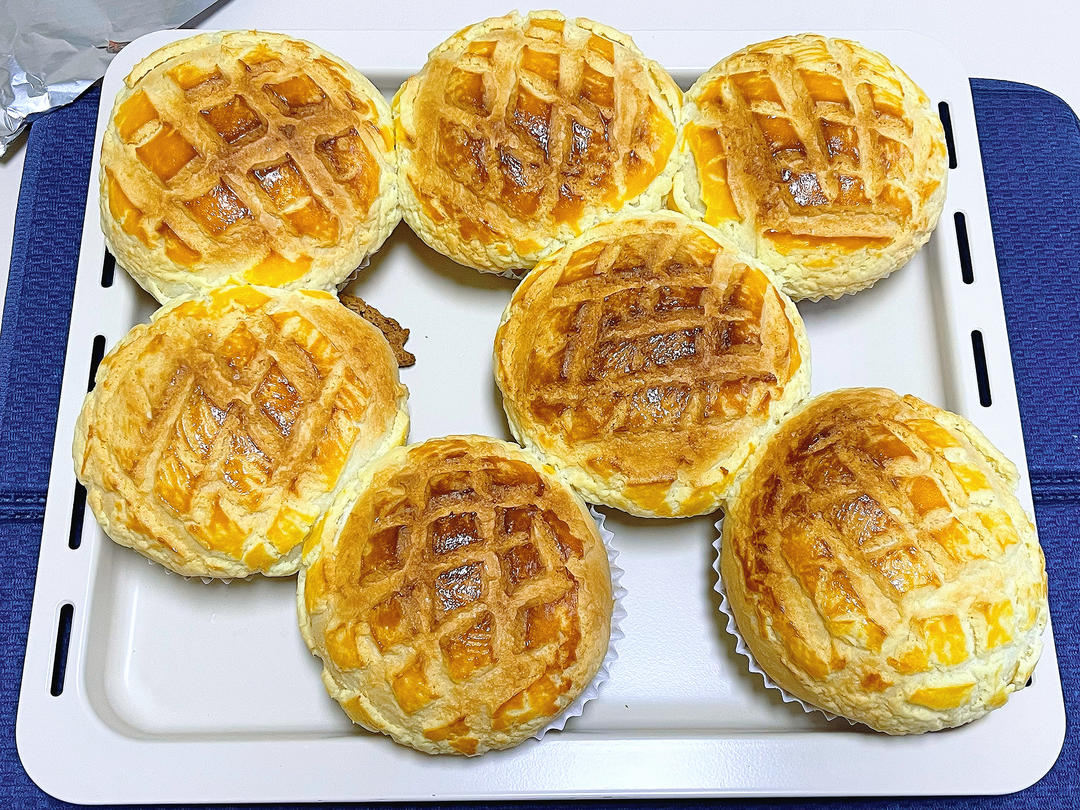 好吃到炸裂的港式菠萝包（附带制作酥皮的小视频）